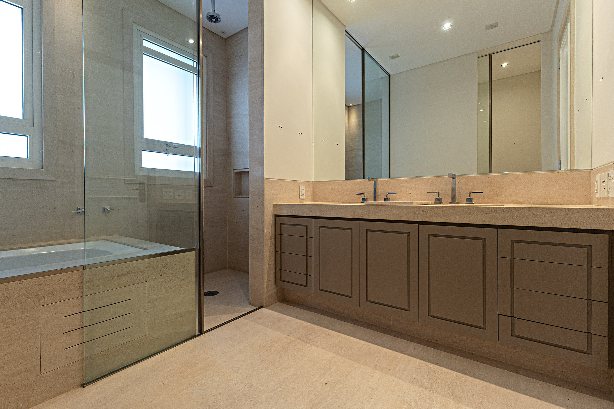  High-floor residence with four suites at Seridó condominium - 物件實景