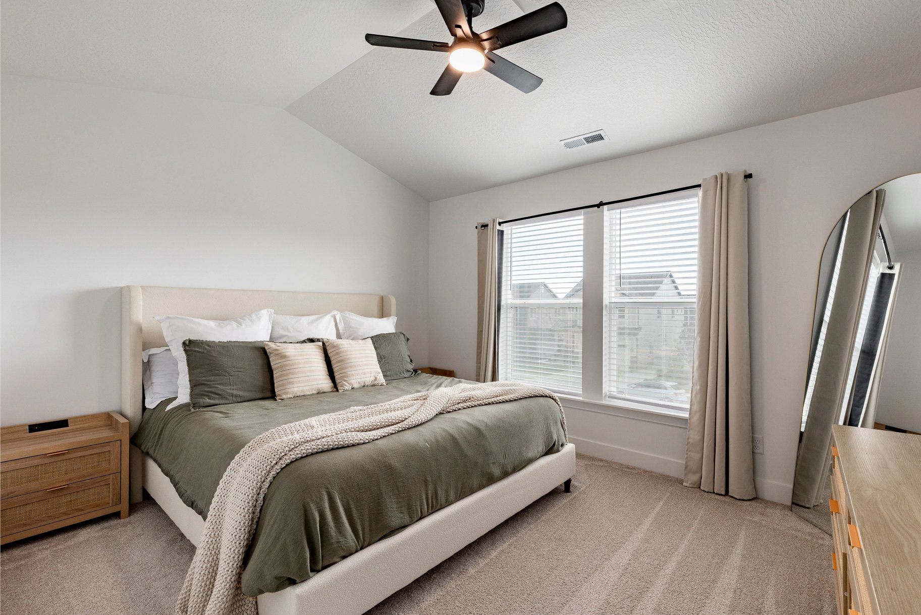 Beautifully Upgraded Townhome - 物件實景