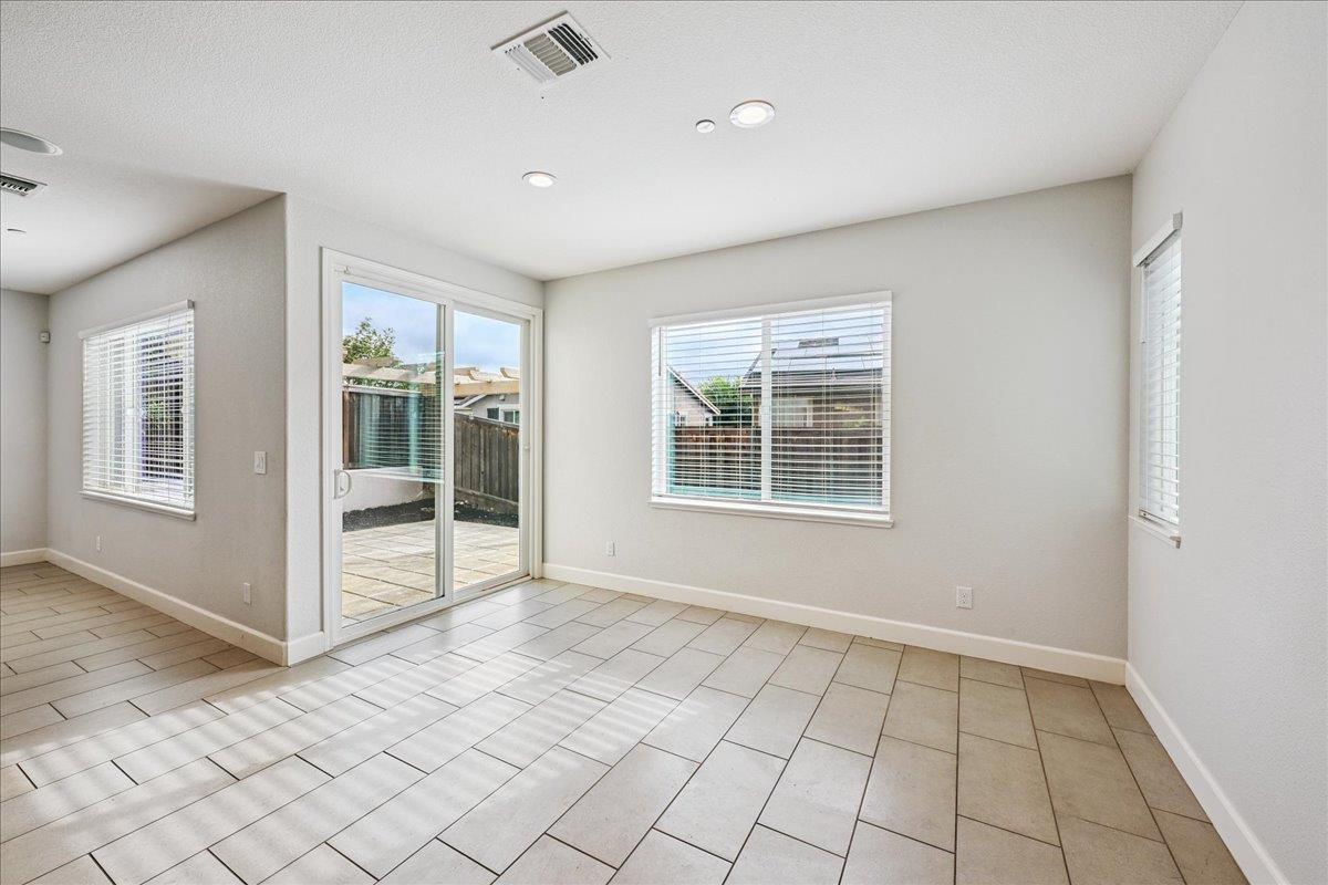 Folsom, California, 95630, United States, 4 Bedrooms Bedrooms, ,3 BathroomsBathrooms,Residential,For Sale,1948899