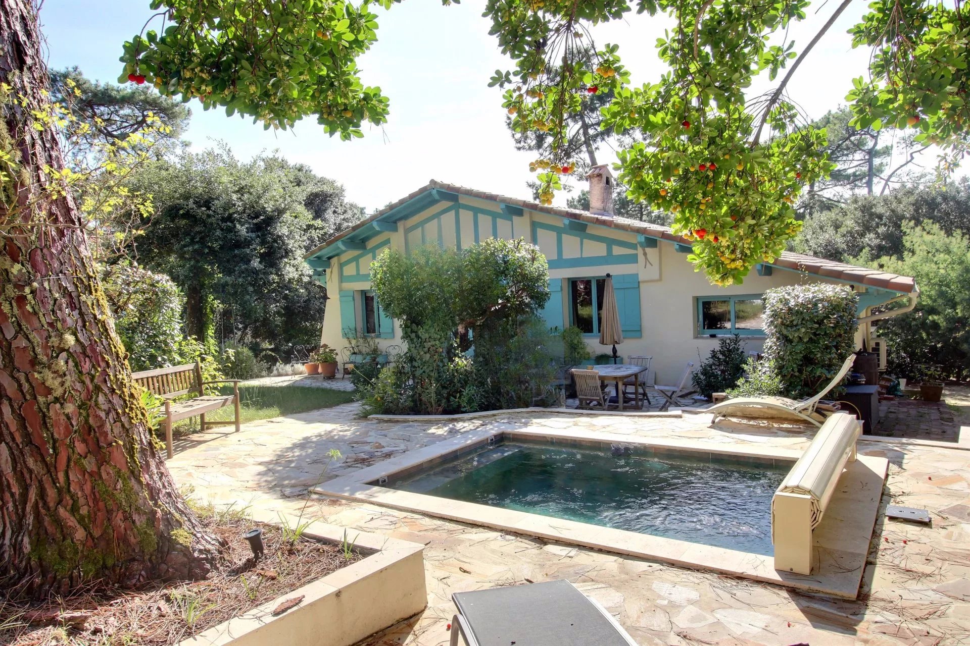 Arcachon, New Aquitaine, 33120, FR, 4 Bedrooms Bedrooms, ,2 BathroomsBathrooms,Residential,For Sale,1995549