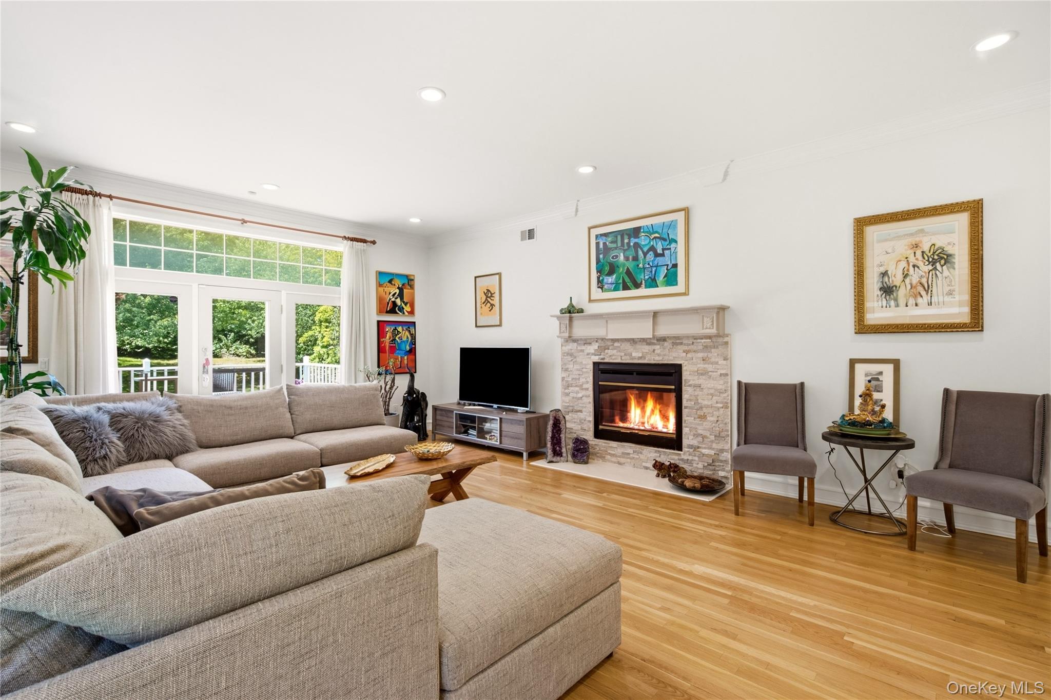  323 Baltustrol Circle, Roslyn, NY, 11576 - 物件實景