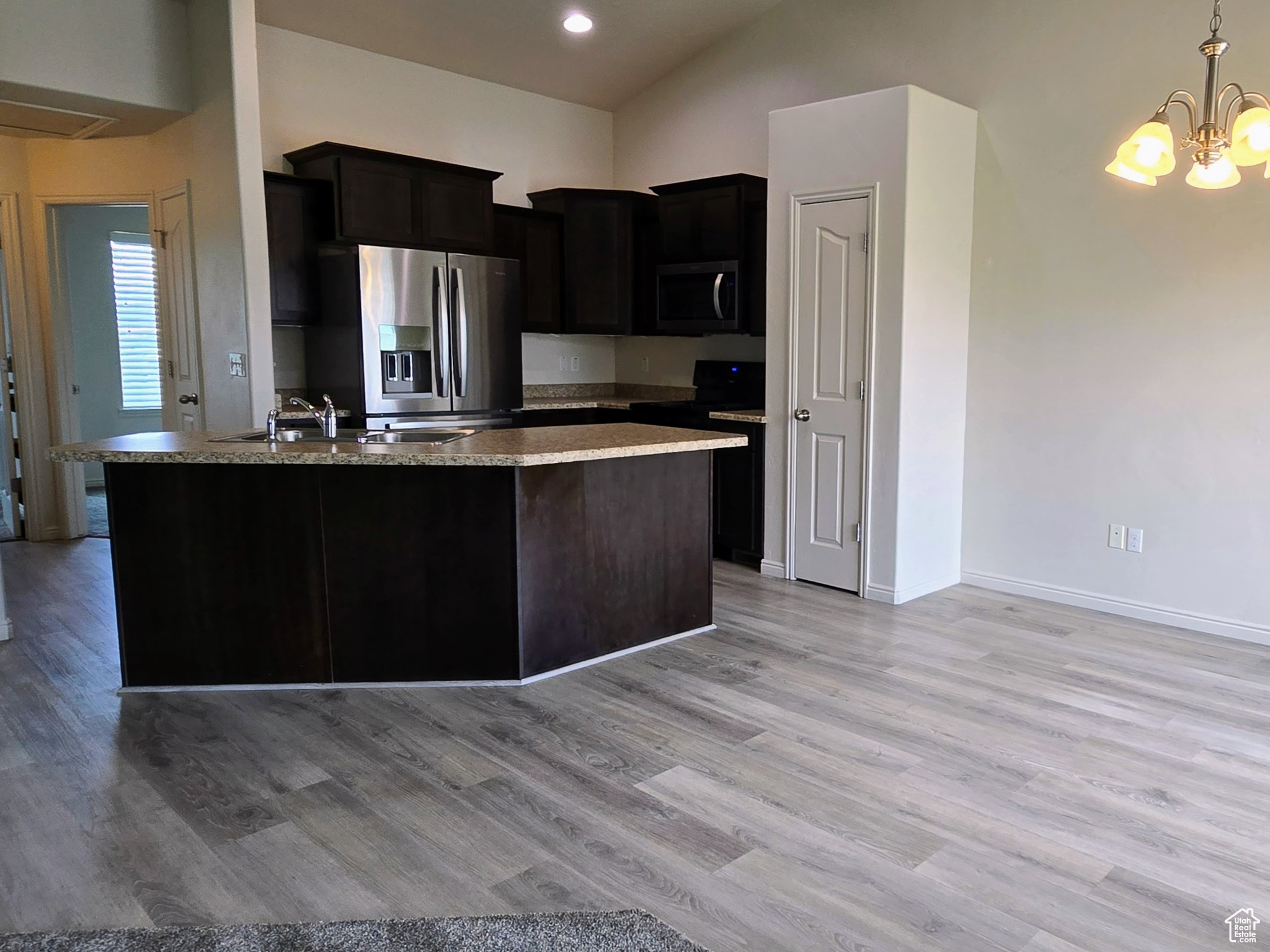 Saratoga Springs, Utah, 84045, United States, 3 Bedrooms Bedrooms, ,2 BathroomsBathrooms,Residential,For Sale,1942303