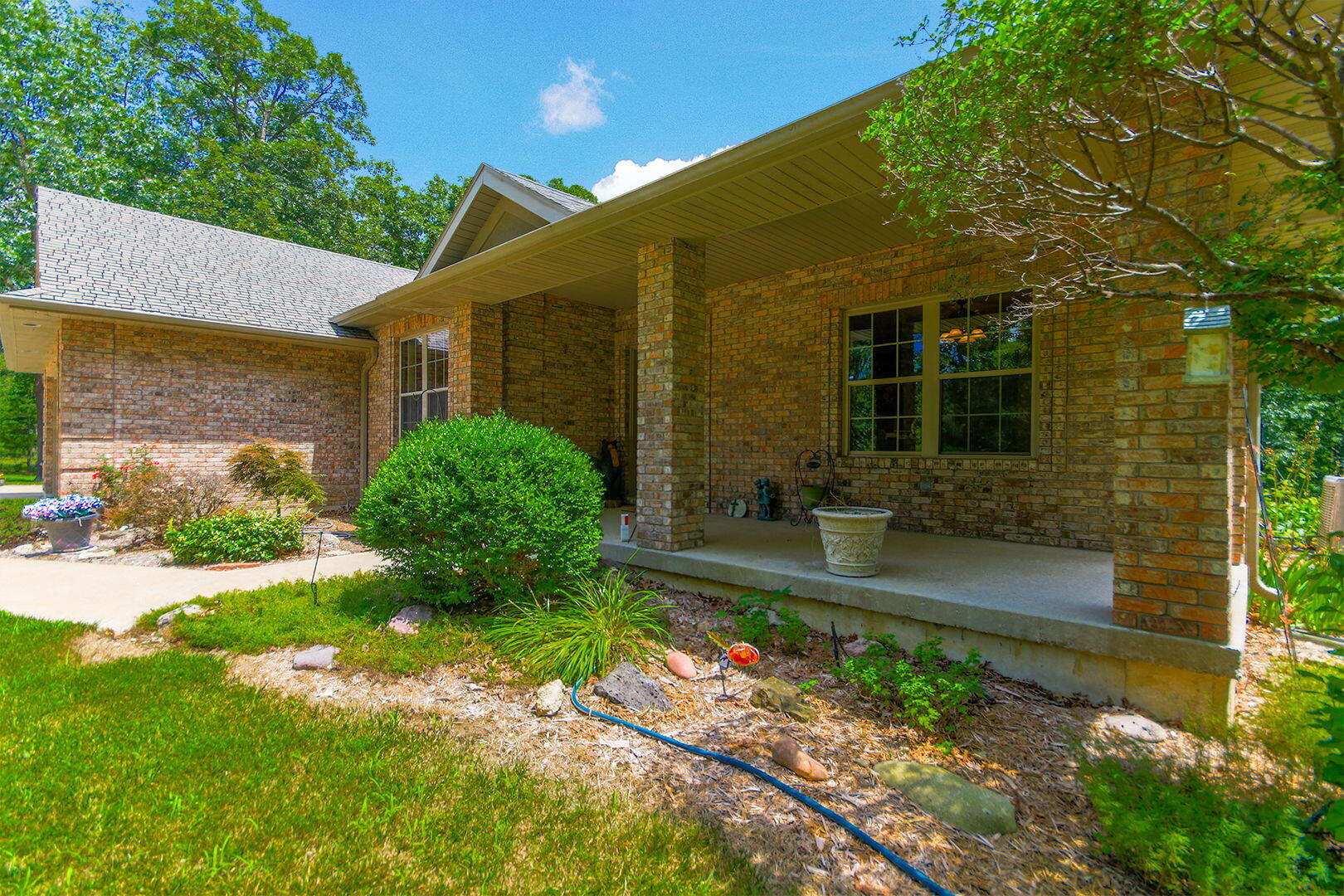 STURGEON, Missouri, 65284, United States, 3 Bedrooms Bedrooms, ,3 BathroomsBathrooms,Residential,For Sale,1921740