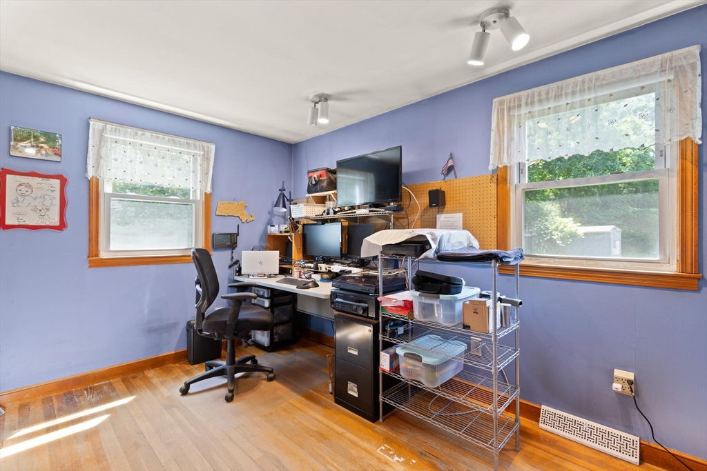 Mansfield, Massachusetts, 02048, United States, 3 Bedrooms Bedrooms, ,1 BathroomBathrooms,Residential,For Sale,1926255