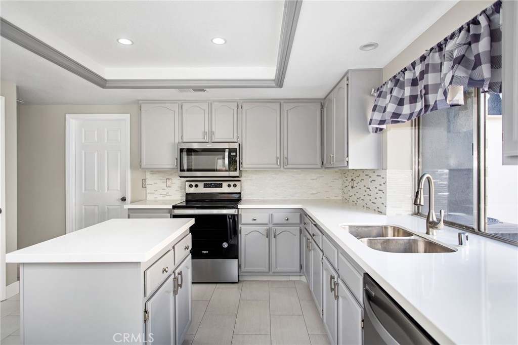 Canyon Lake, California, 92587, United States, 3 Bedrooms Bedrooms, ,2 BathroomsBathrooms,Residential,For Sale,1984479