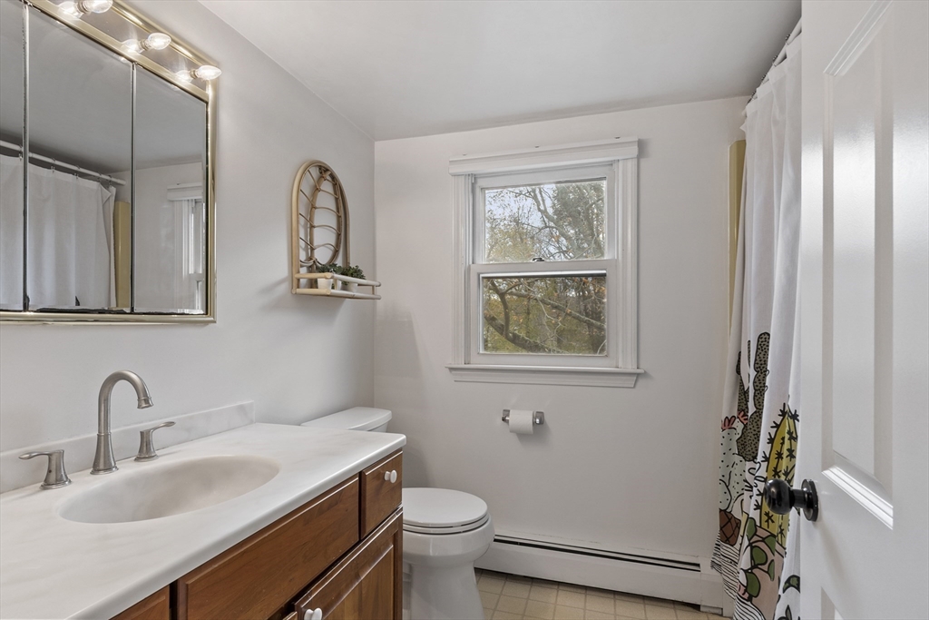 Hamilton, Massachusetts, 01982, United States, 4 Bedrooms Bedrooms, ,2 BathroomsBathrooms,Residential,For Sale,1989221