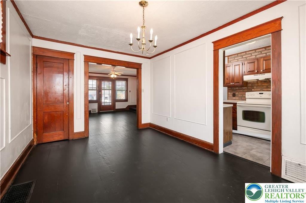 Palmer Twp, Pennsylvania, 18045, United States, 6 Bedrooms Bedrooms, ,2 BathroomsBathrooms,Residential,For Sale,1933685