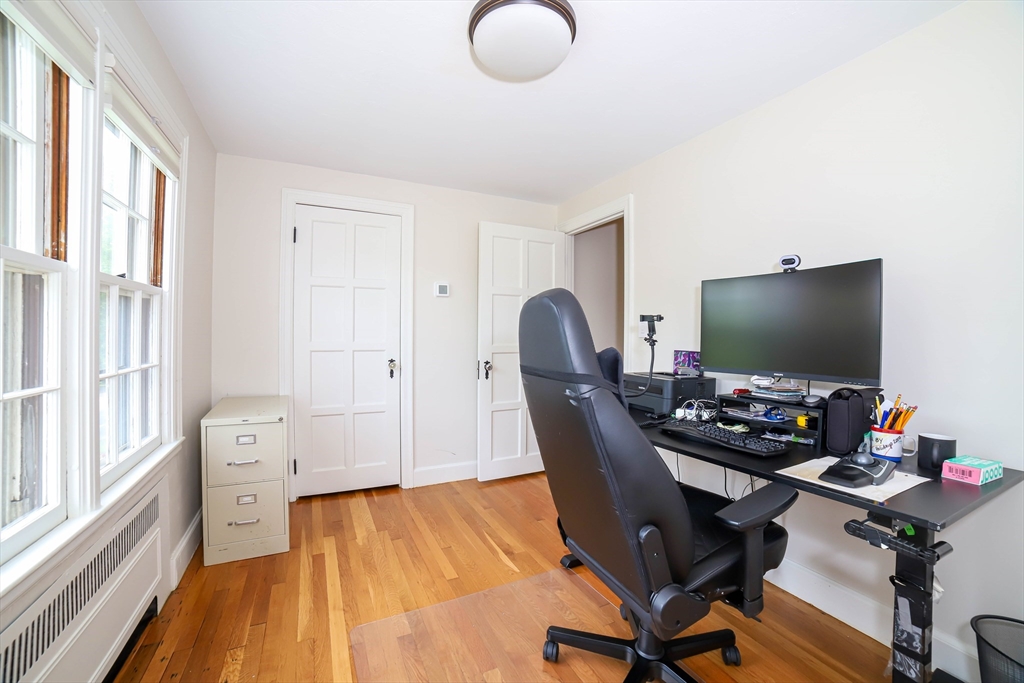 Worcester, Massachusetts, 01609, United States, 5 Bedrooms Bedrooms, ,4 BathroomsBathrooms,Residential,For Sale,1907639