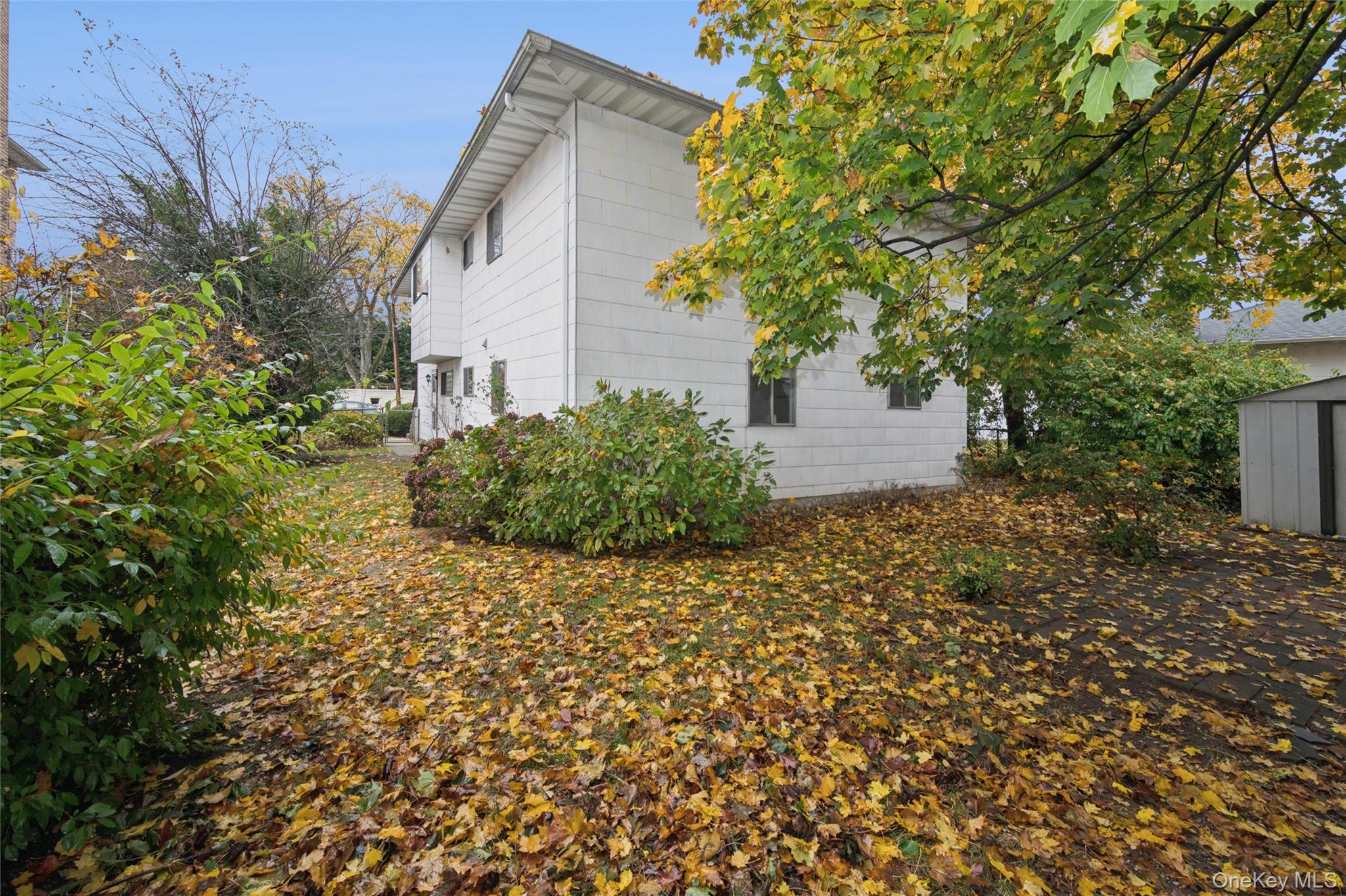 Hicksville, New York, 11801, United States, 4 Bedrooms Bedrooms, ,2 BathroomsBathrooms,Residential,For Sale,1990938