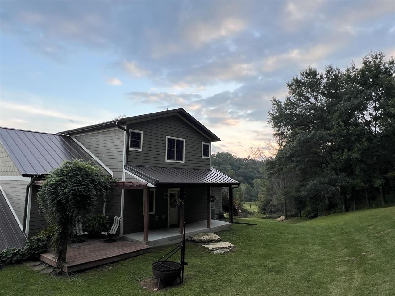 Westby, Wisconsin, 54667, United States, 3 Bedrooms Bedrooms, ,3 BathroomsBathrooms,Residential,For Sale,1977148