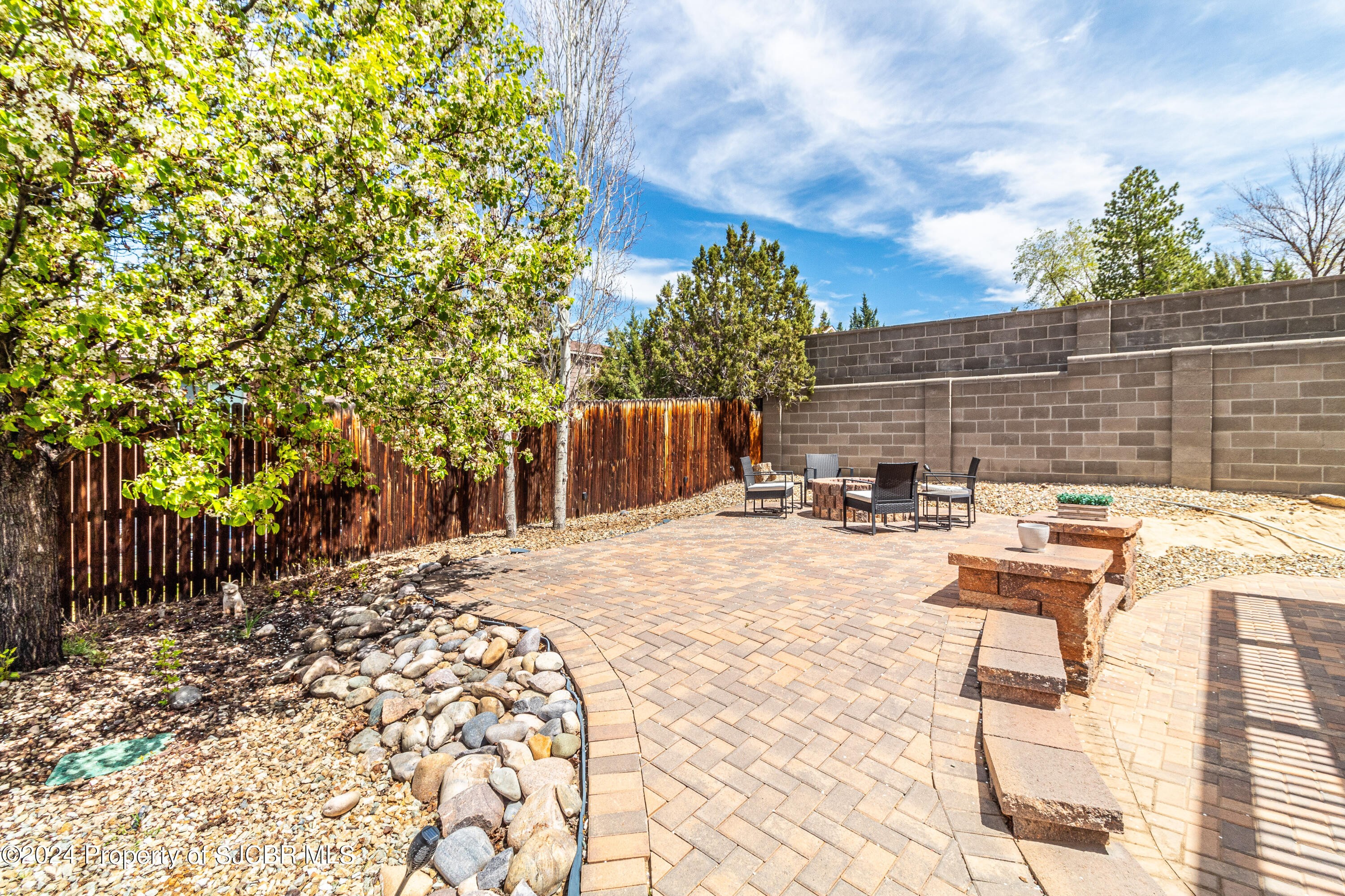610 CERRILLOS Drive, Farmington, New Mexico, 87401, United States, 4 Bedrooms Bedrooms, ,4 BathroomsBathrooms,Residential,For Sale,610 CERRILLOS Drive,1623720