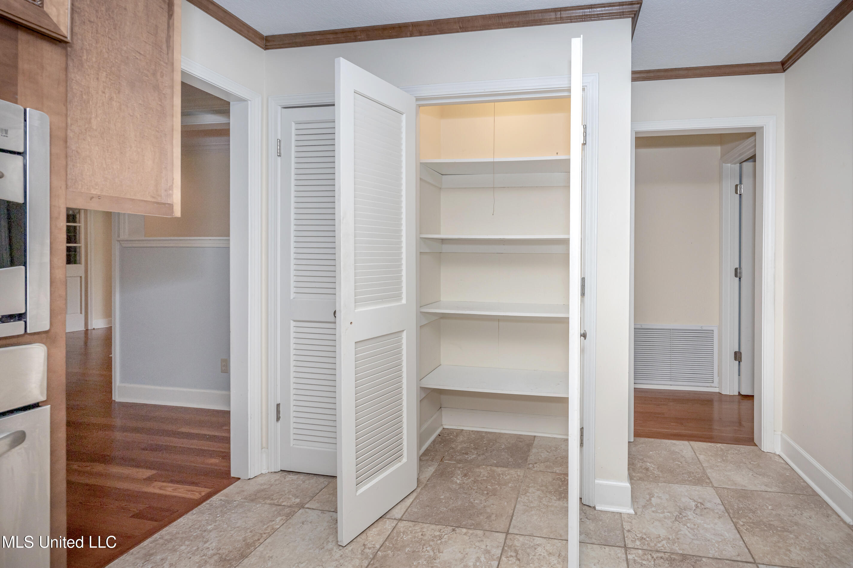 Ocean Springs, Mississippi, 39564, United States, 3 Bedrooms Bedrooms, ,3 BathroomsBathrooms,Residential,For Sale,1903607