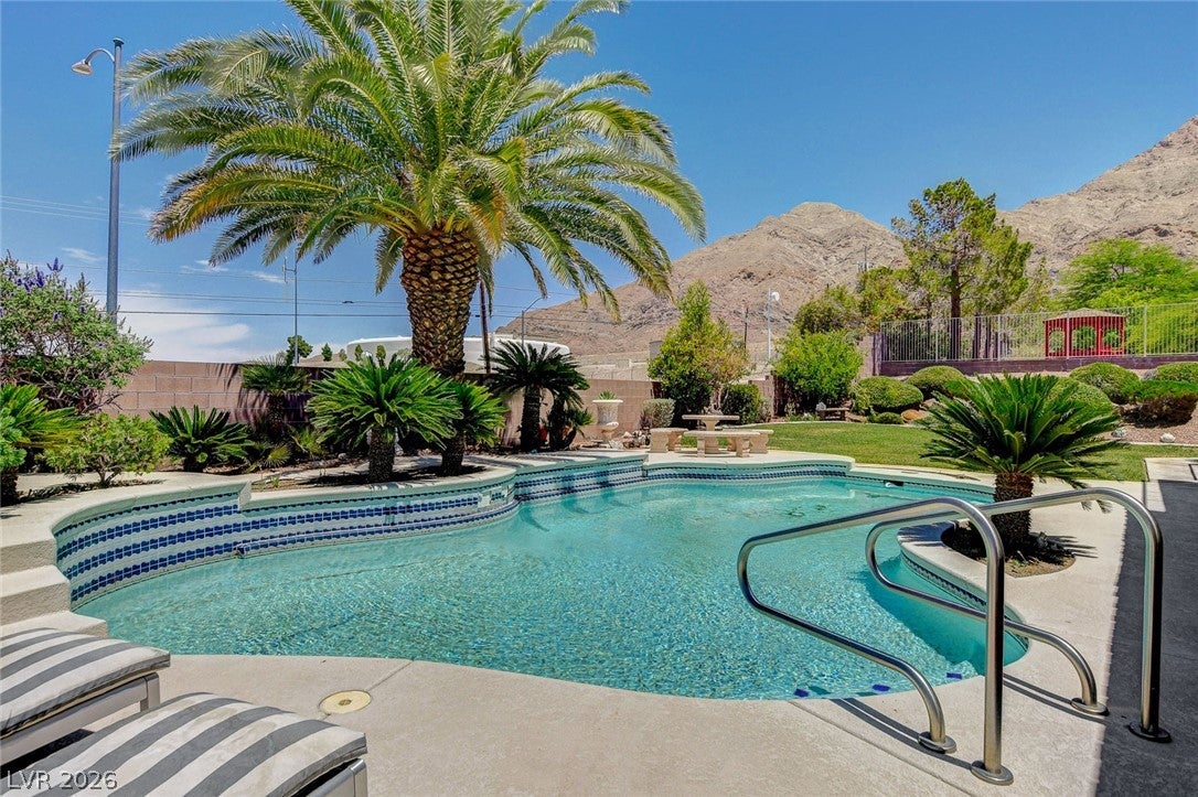 Las Vegas, Nevada, 89110, United States, 5 Bedrooms Bedrooms, ,3 BathroomsBathrooms,Residential,For Sale,2048091