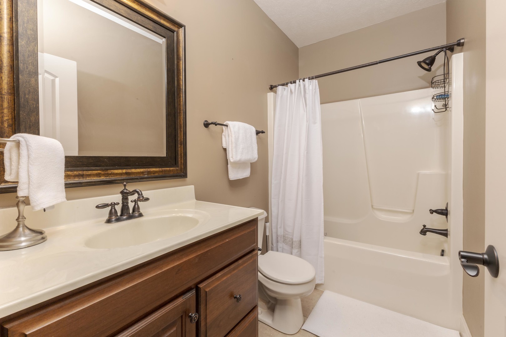 Bloomington, Illinois, 61704, United States, 4 Bedrooms Bedrooms, ,4 BathroomsBathrooms,Residential,For Sale,1996227