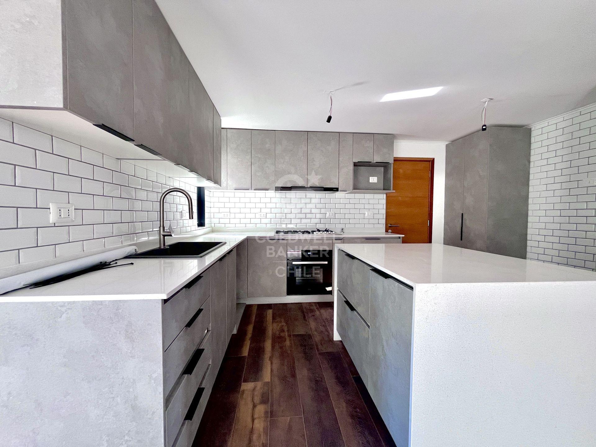 Vitacura, Chile, 3 Bedrooms Bedrooms, ,4 BathroomsBathrooms,Residential,For Sale,1898665