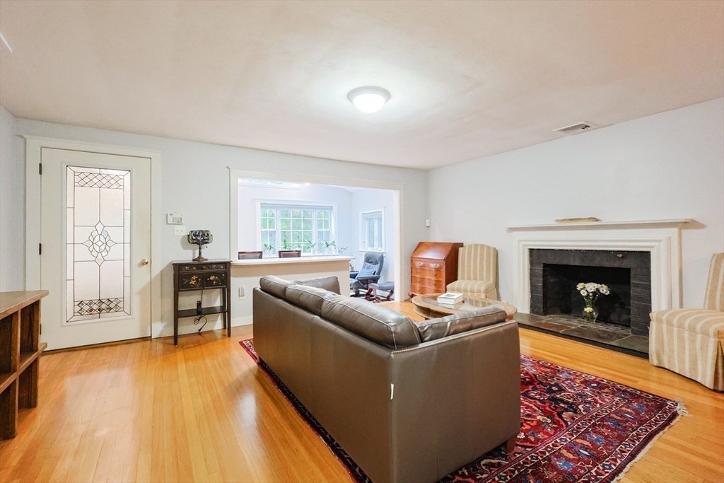 Swampscott, Massachusetts, 01907, United States, 3 Bedrooms Bedrooms, ,2 BathroomsBathrooms,Residential,For Sale,1984314