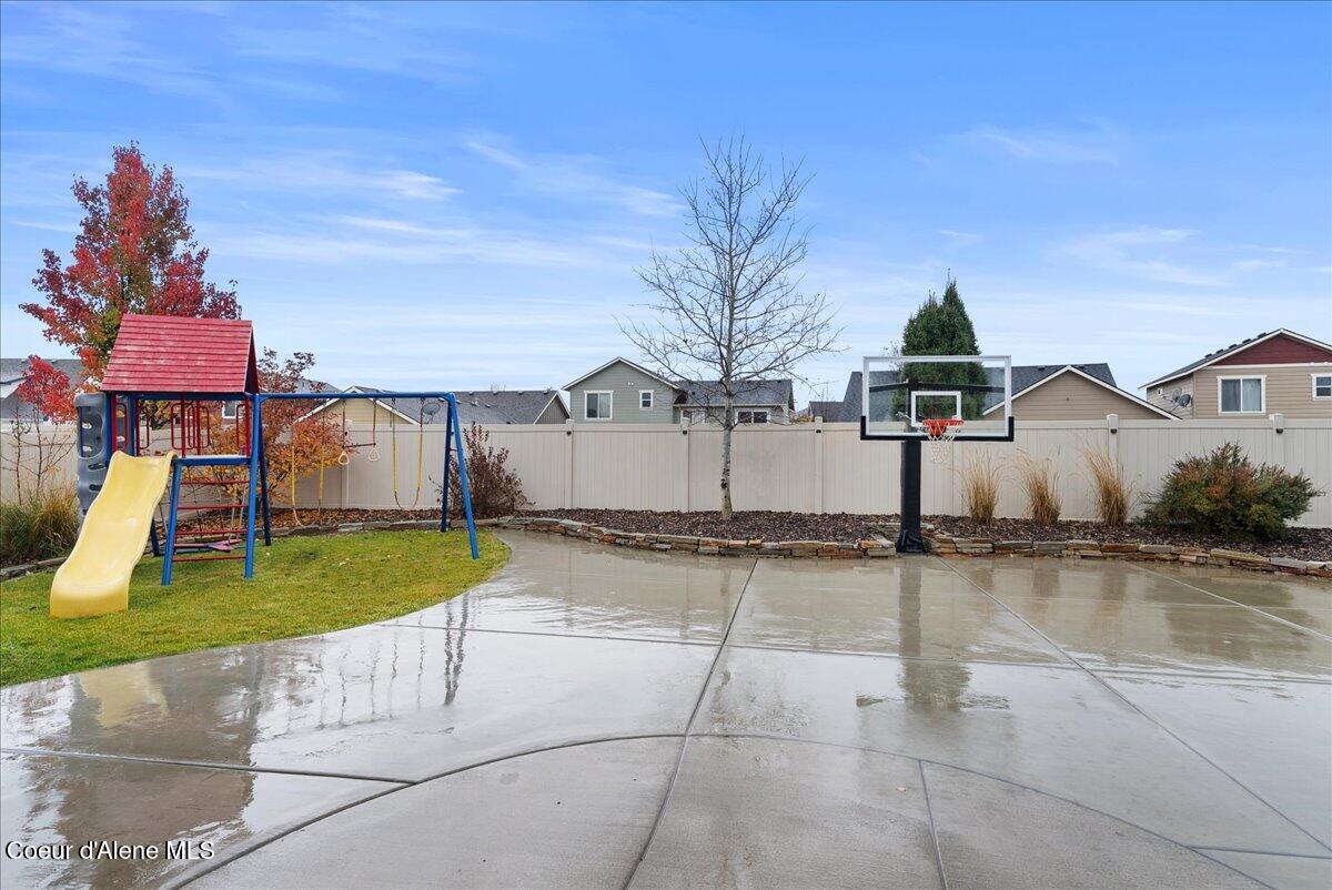 Coeur D'alene, Idaho, 83815, United States, 4 Bedrooms Bedrooms, ,2 BathroomsBathrooms,Residential,For Sale,1989025