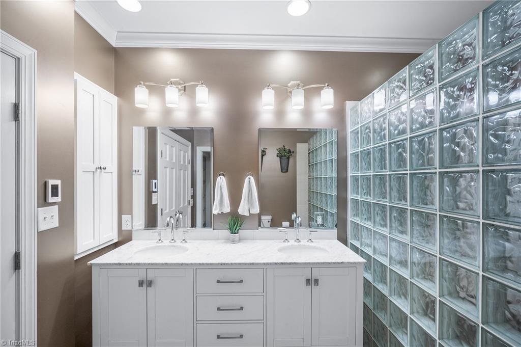 Lexington, North Carolina, 27292, United States, 3 Bedrooms Bedrooms, ,3 BathroomsBathrooms,Residential,For Sale,1925490