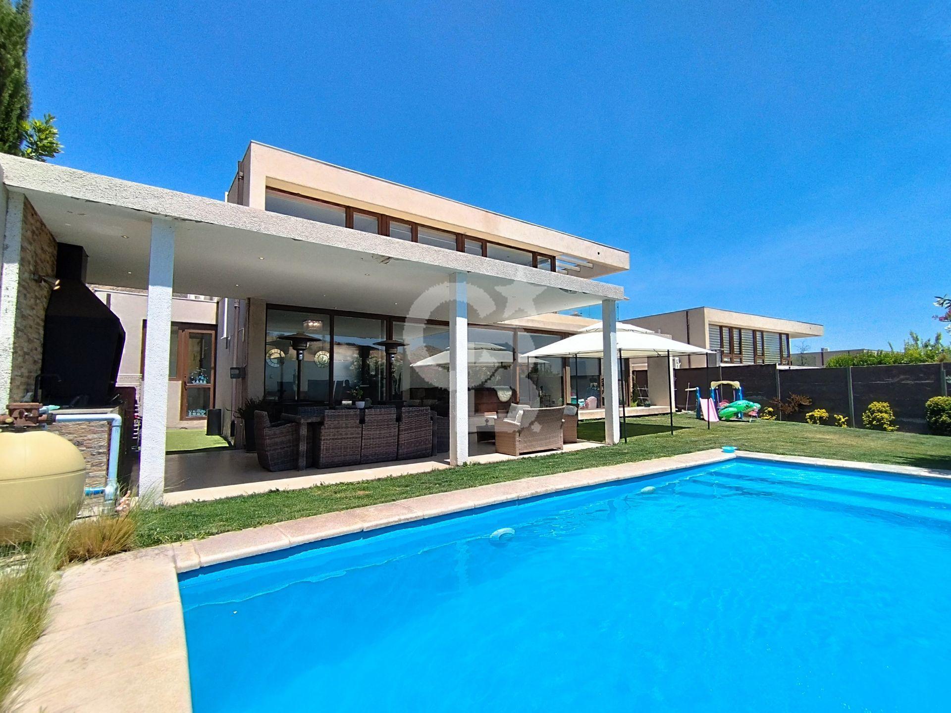 Colina, Chile, 5 Bedrooms Bedrooms, ,4 BathroomsBathrooms,Residential,For Sale,1998883