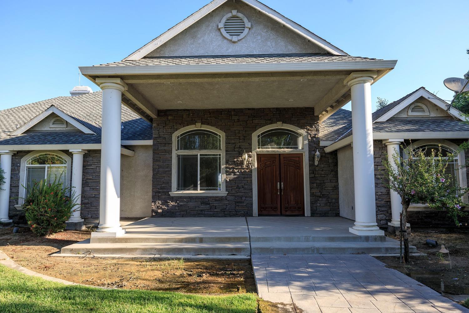 Livingston, California, 95334, United States, 5 Bedrooms Bedrooms, ,4 BathroomsBathrooms,Residential,For Sale,2005232