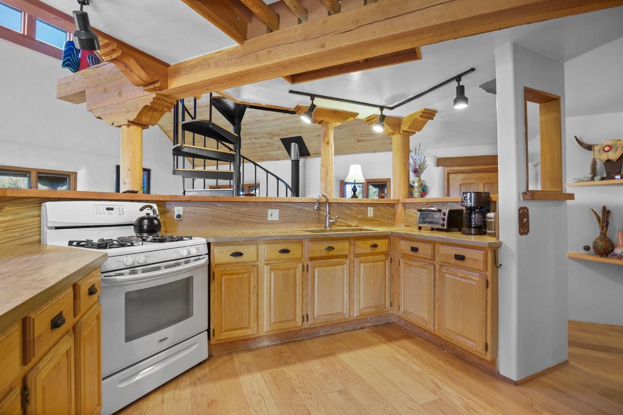 Taos, New Mexico, 87571, United States, 5 Bedrooms Bedrooms, ,5 BathroomsBathrooms,Residential,For Sale,1850359