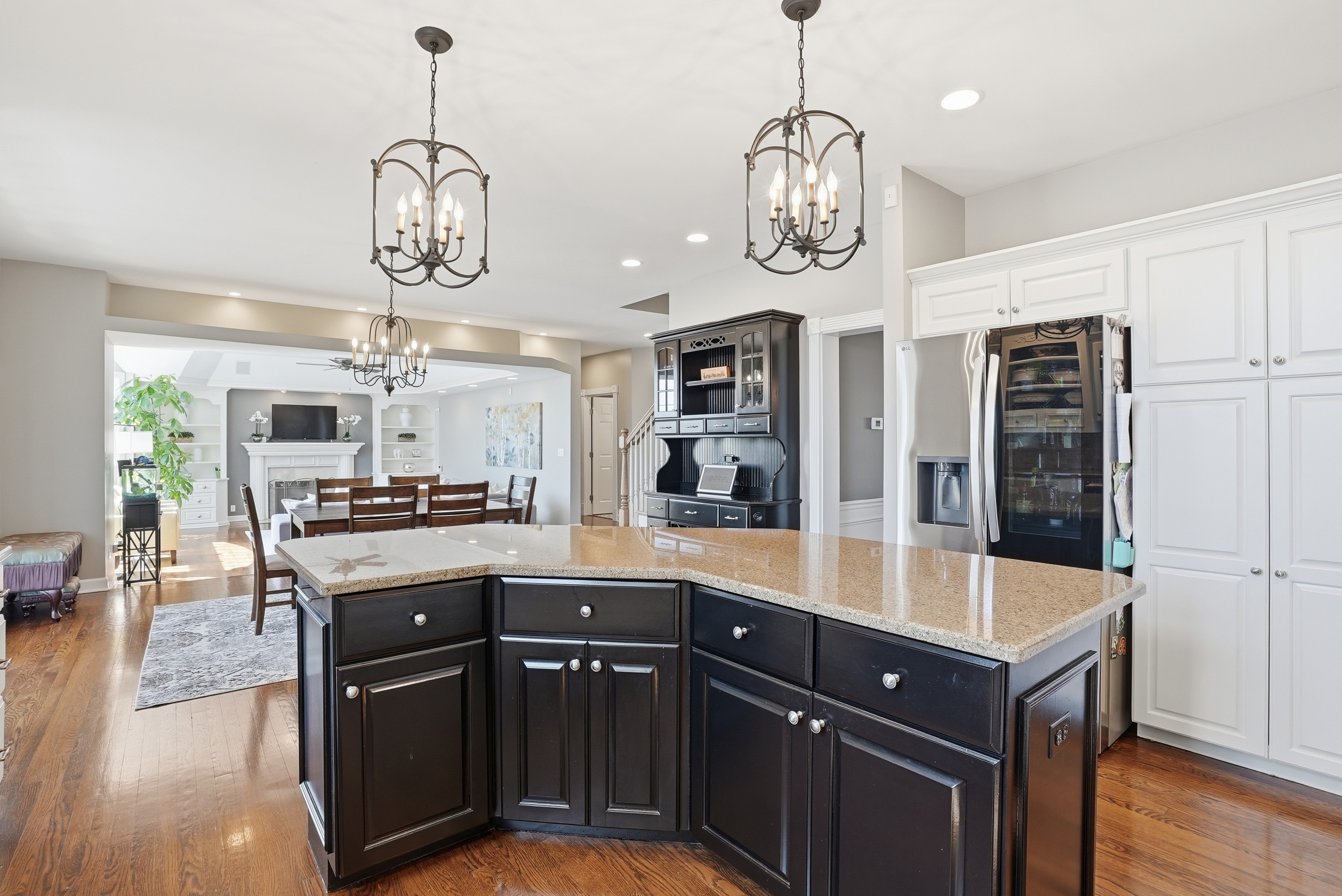  The Crown Jewel of Tall Grass: Waterfront Privacy Meets the Ultimate Layout - 物件實景