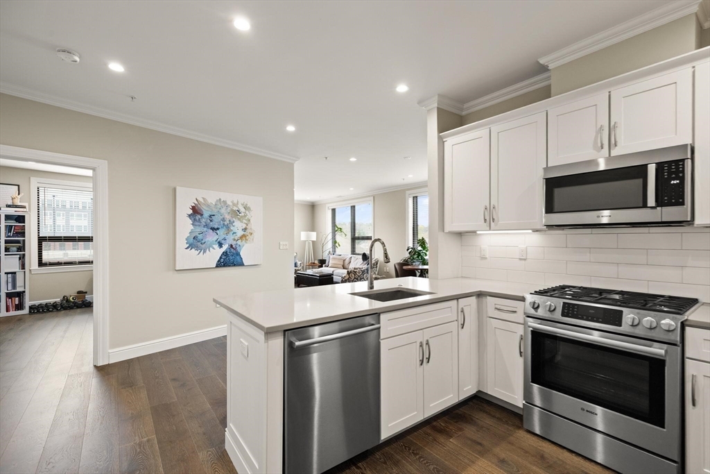 Wakefield, Massachusetts, 01880, United States, 2 Bedrooms Bedrooms, ,2 BathroomsBathrooms,Residential,For Sale,2040017