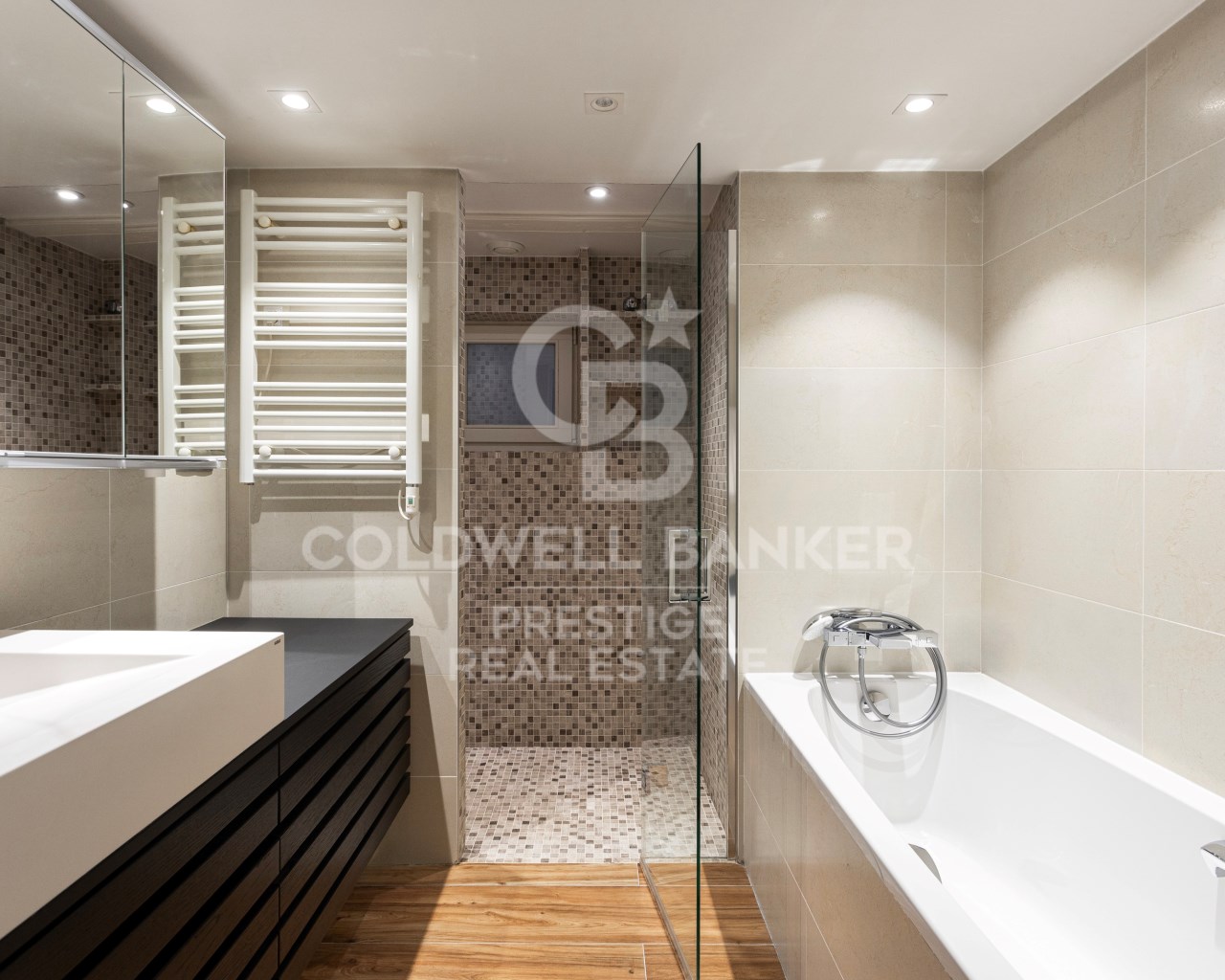 Barcelona, Catalonia, ES, 4 Bedrooms Bedrooms, ,3 BathroomsBathrooms,Residential,For Sale,1795299