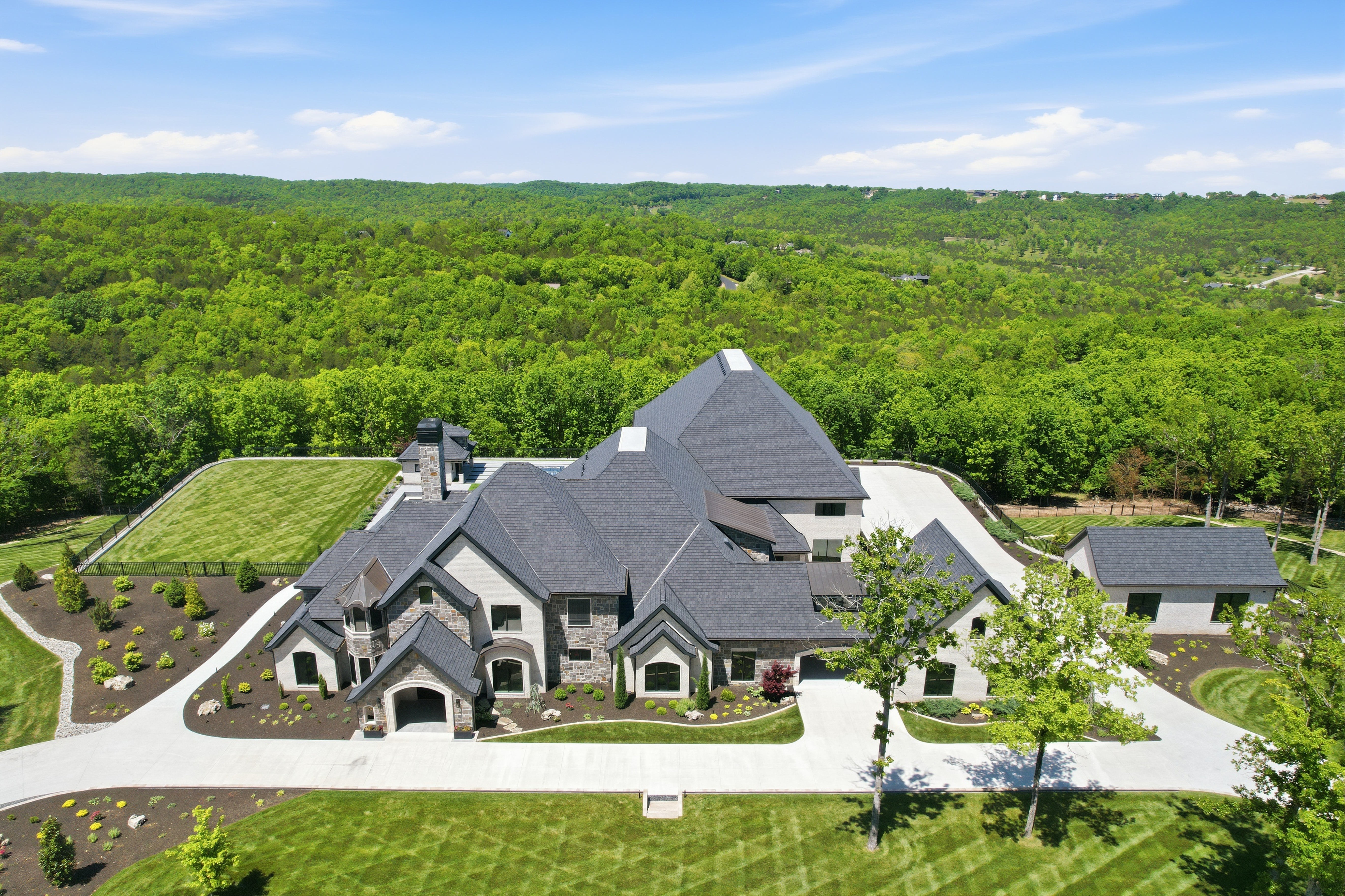  Luxurious Ozark Mountain Estate with Pool, Sports Complex & Private Track - 物件實景