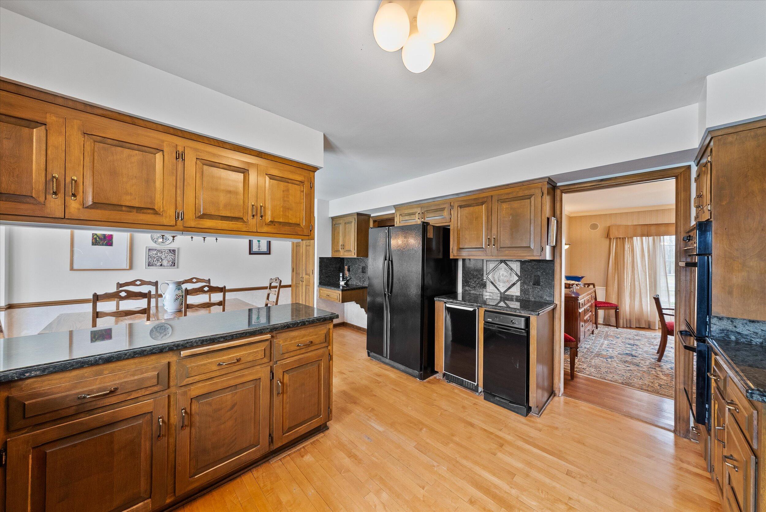 Mequon, Wisconsin, 53097, United States, 5 Bedrooms Bedrooms, ,5 BathroomsBathrooms,Residential,For Sale,1907648