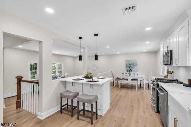 Berkeley Heights Twp., New Jersey, 07922, United States, 5 Bedrooms Bedrooms, ,3 BathroomsBathrooms,Residential,For Sale,1927400