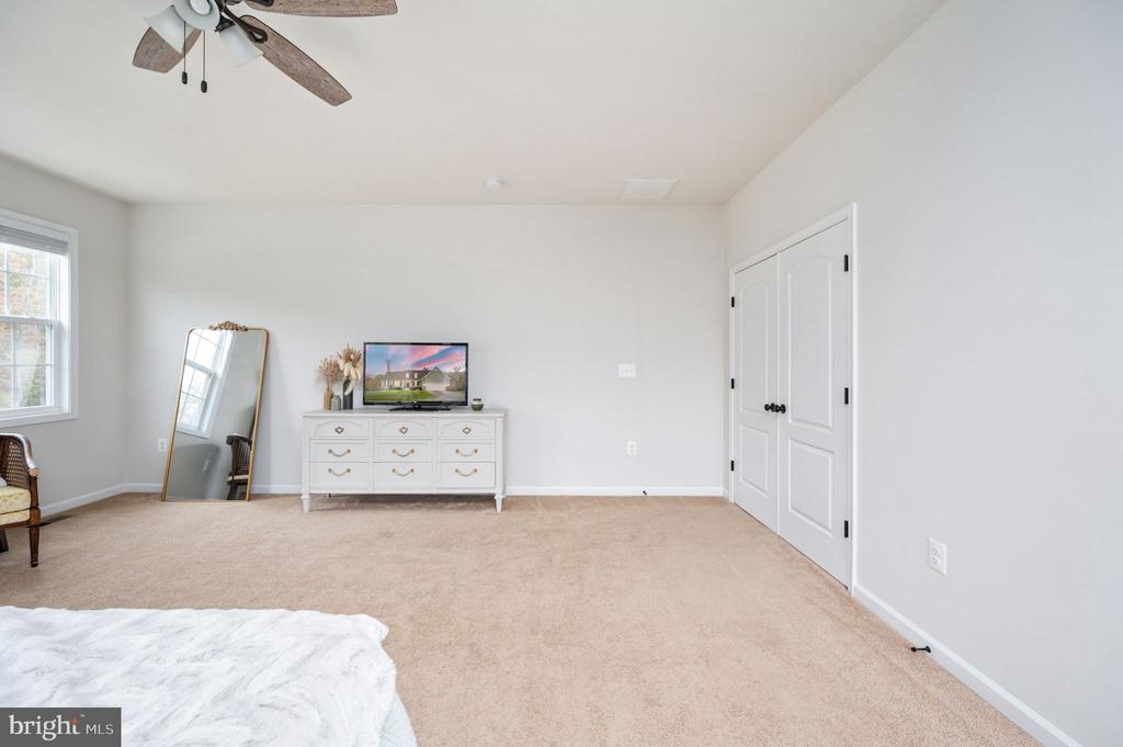 Fredericksburg, Virginia, 22406, United States, 5 Bedrooms Bedrooms, ,4 BathroomsBathrooms,Residential,For Sale,2005971