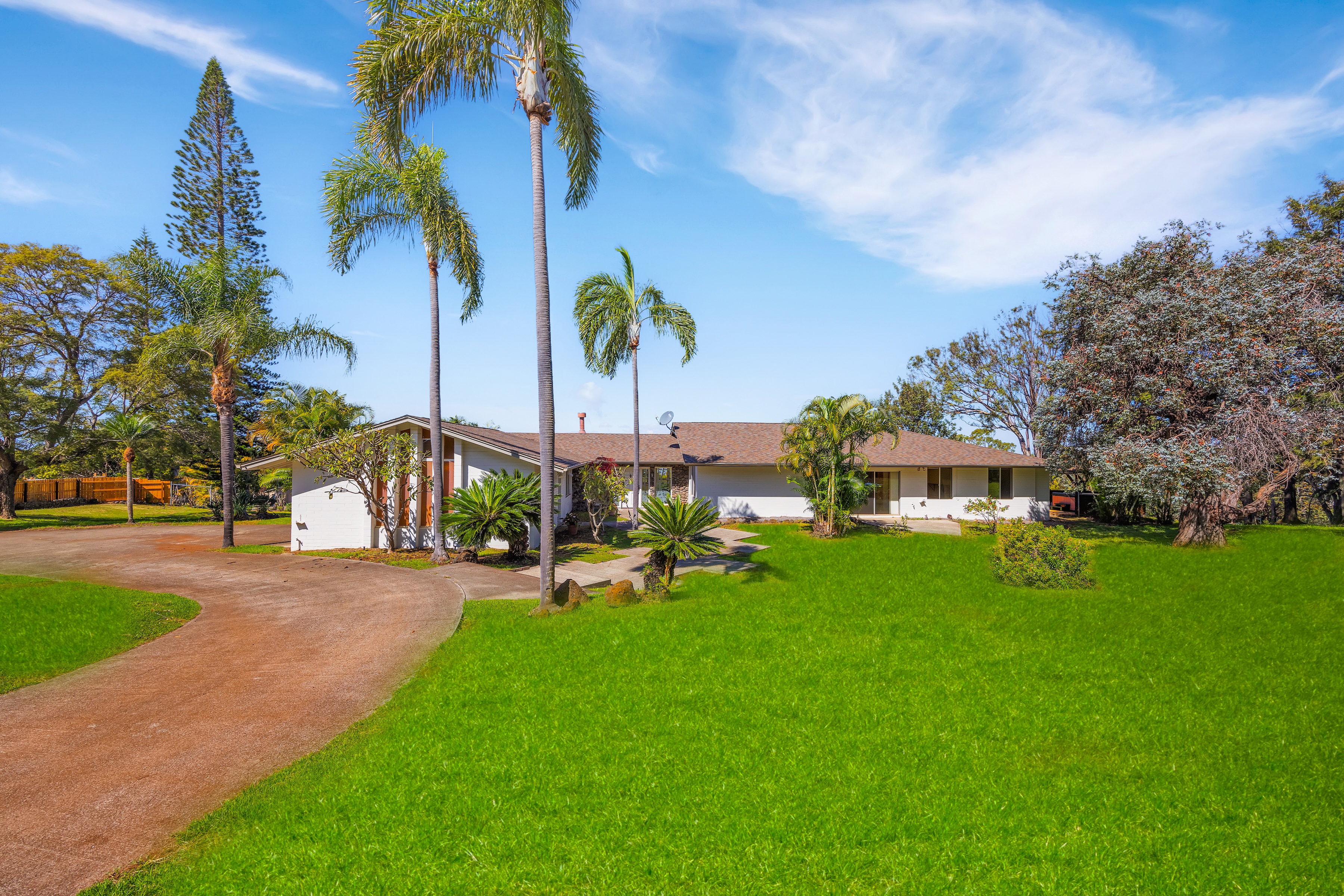  Views stretching  to the West Maui Mountains, ocean, and Haleakala - 物件實景