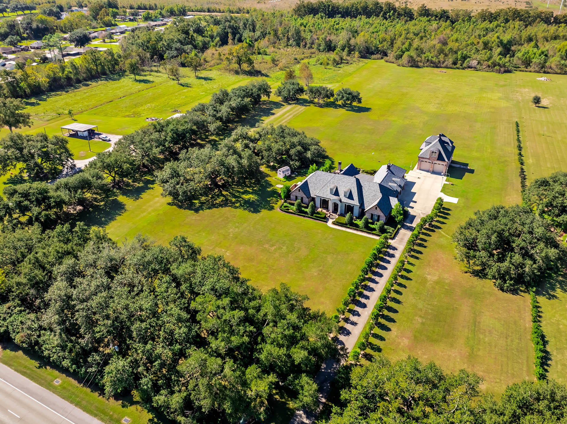 Houma, Louisiana, 70360, United States, 3 Bedrooms Bedrooms, ,4 BathroomsBathrooms,Residential,For Sale,2000974