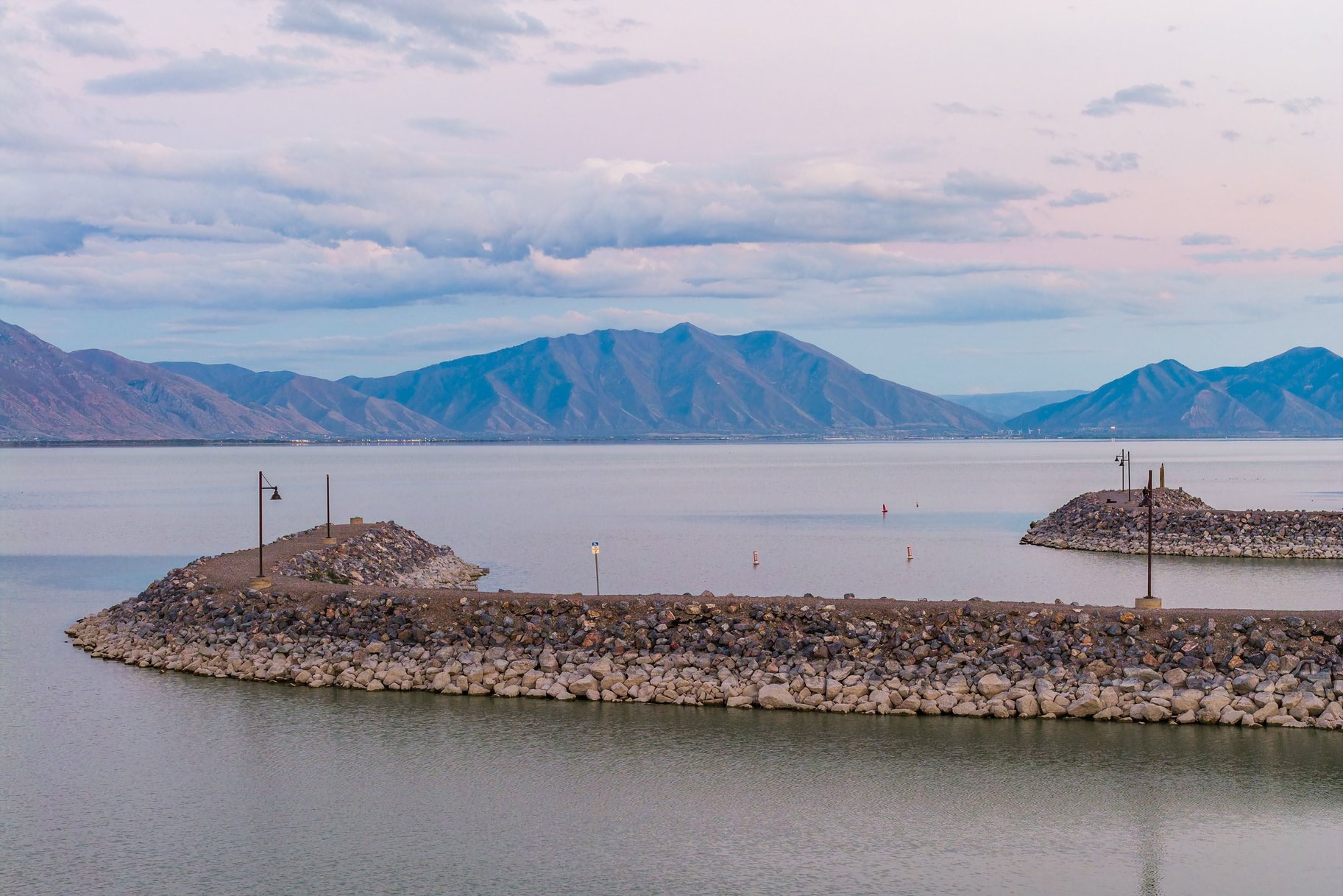  Modern Lakefront Retreat with Breathtaking Lake and Mountain Views - 物件實景
