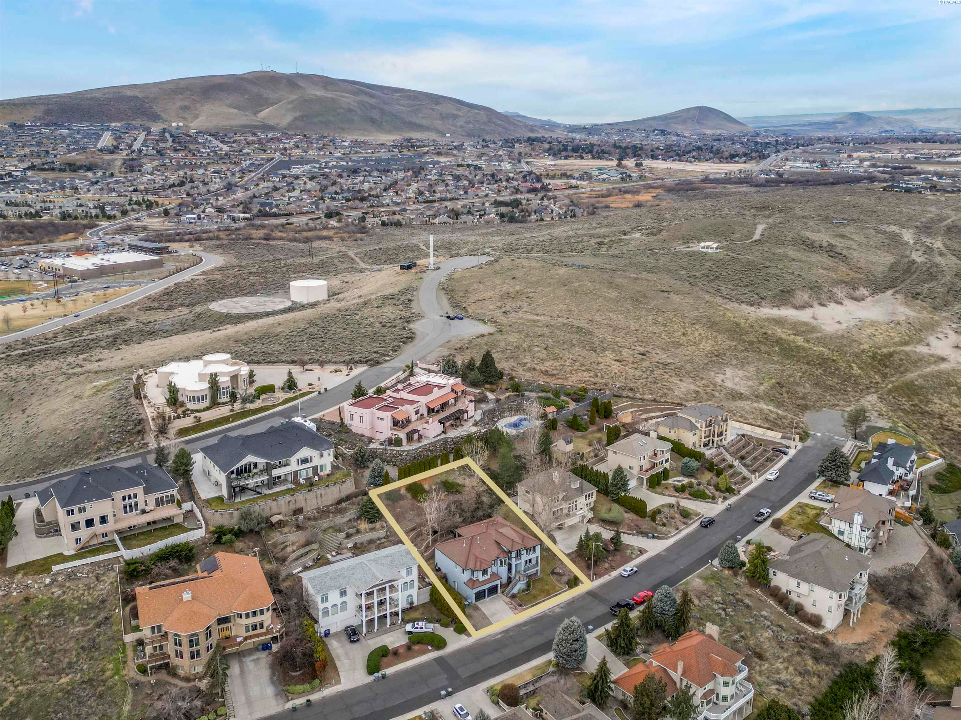 Richland, Washington, 99352, United States, 4 Bedrooms Bedrooms, ,4 BathroomsBathrooms,Residential,For Sale,1977070