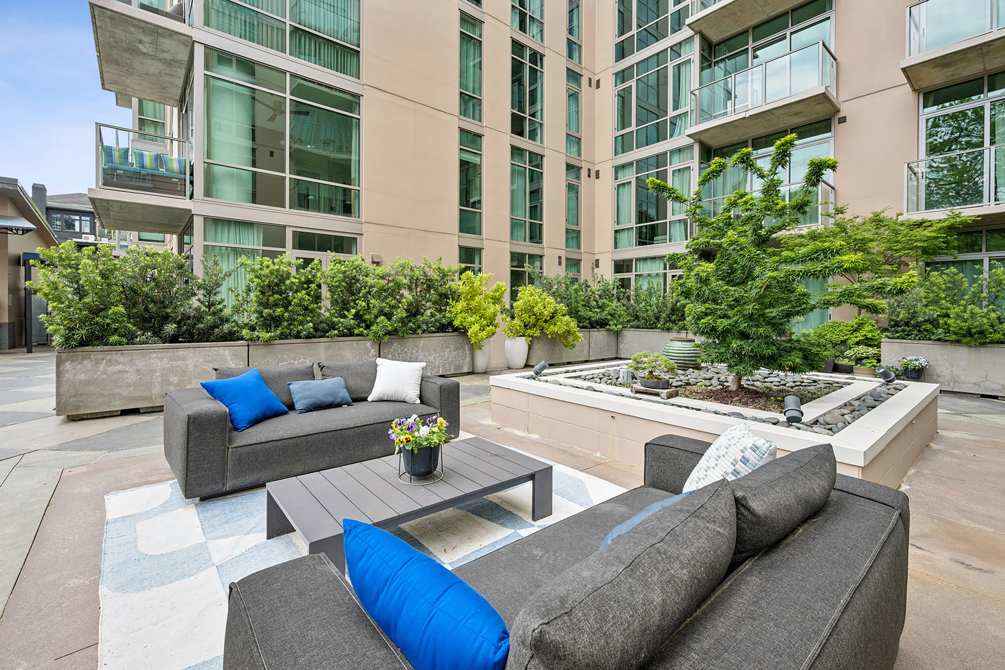  Large One Bedroom Condo in Fantastic Midtown Location - 物件實景