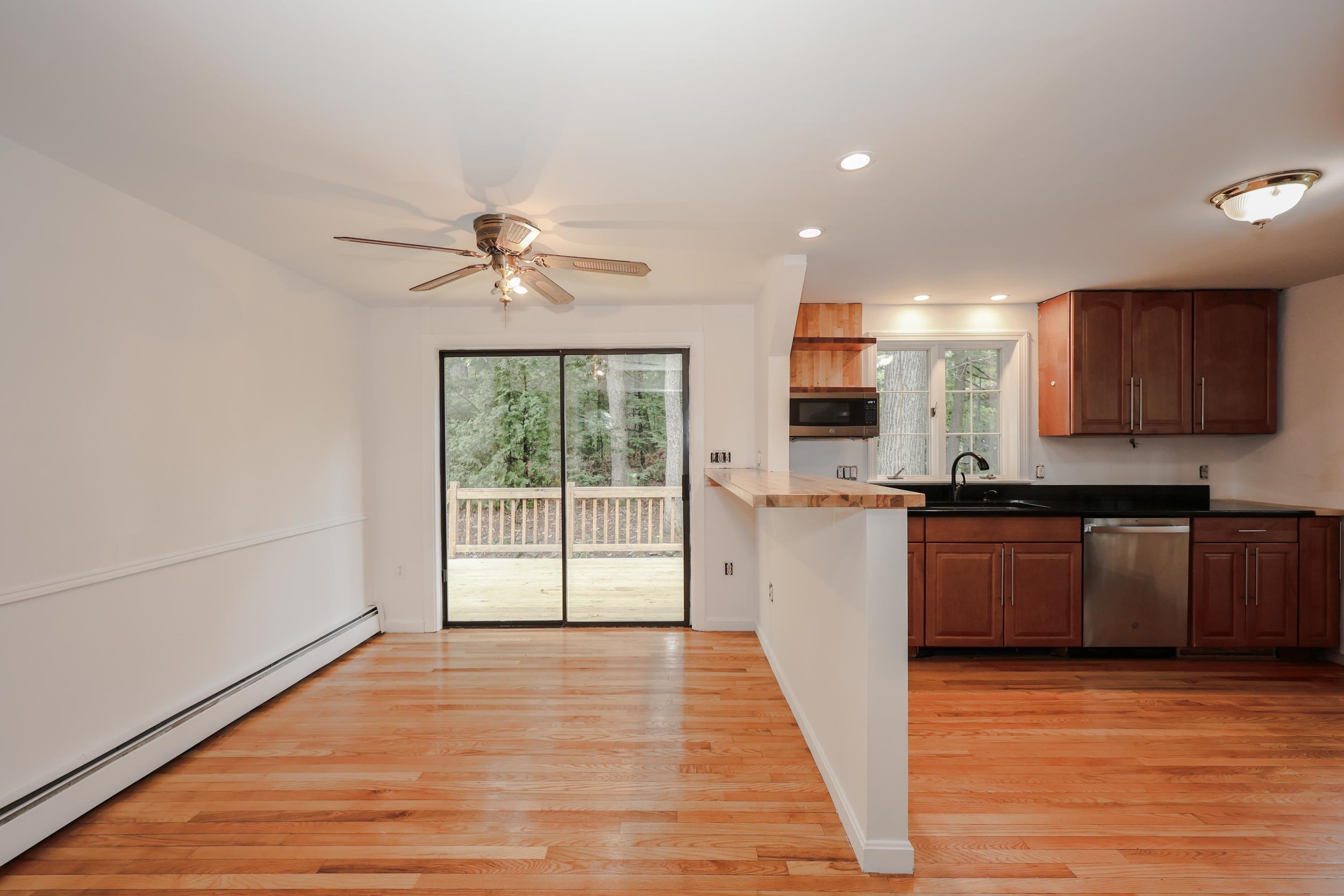 Nashua, New Hampshire, 03061, United States, 3 Bedrooms Bedrooms, ,1 BathroomBathrooms,Residential,For Sale,1942147