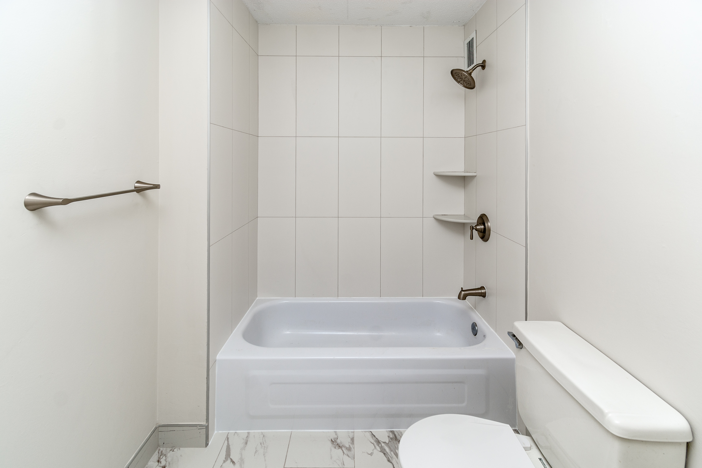  Pristine Apartment with Plentiful Storage and a Pool - 物件實景