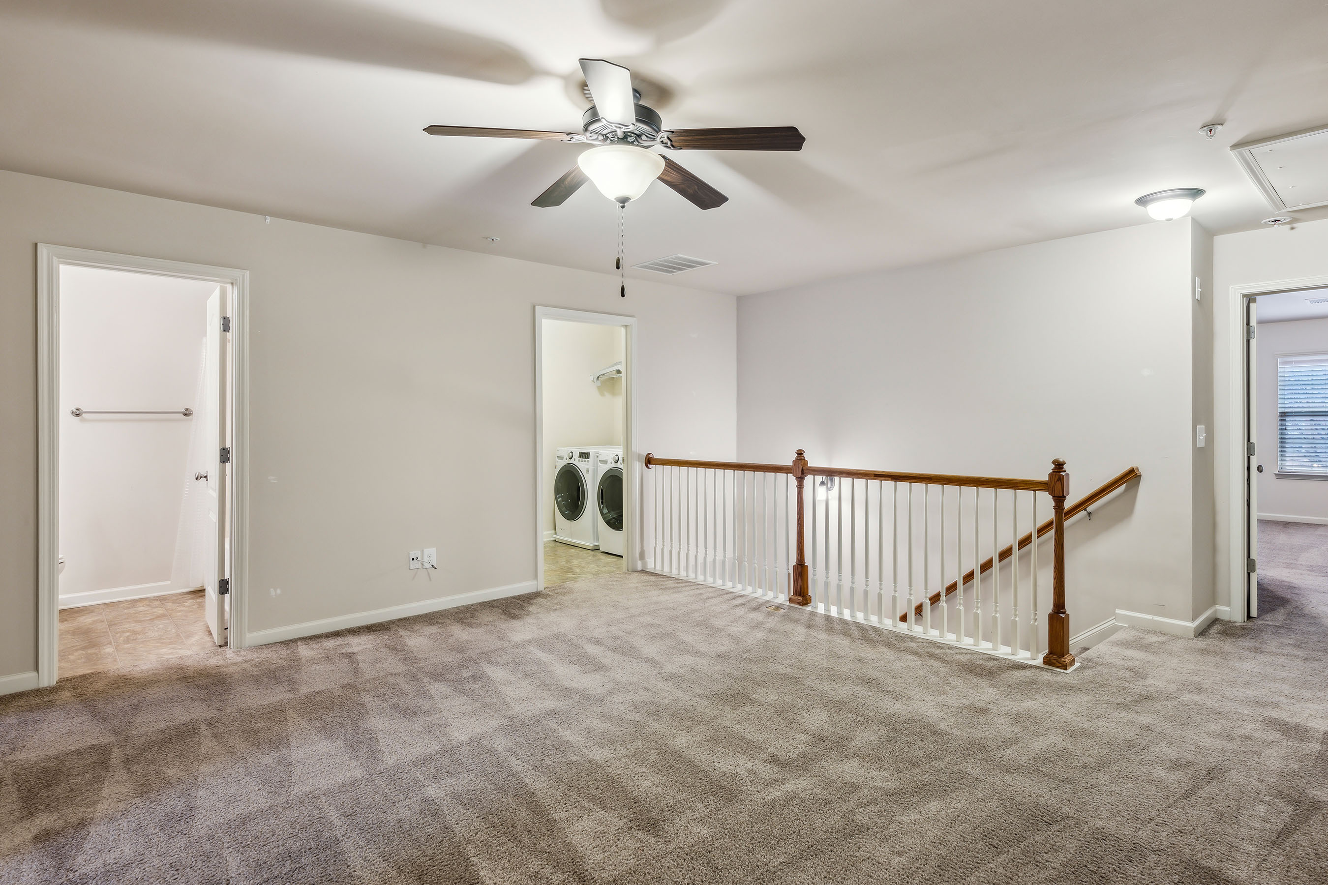 Welcome to this Beautifully Maintained Two-Story Townhome - 物件實景