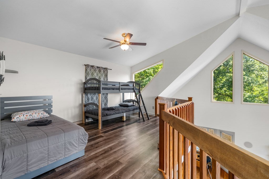 Murphy, North Carolina, 28096, United States, 4 Bedrooms Bedrooms, ,4 BathroomsBathrooms,Residential,For Sale,1871298