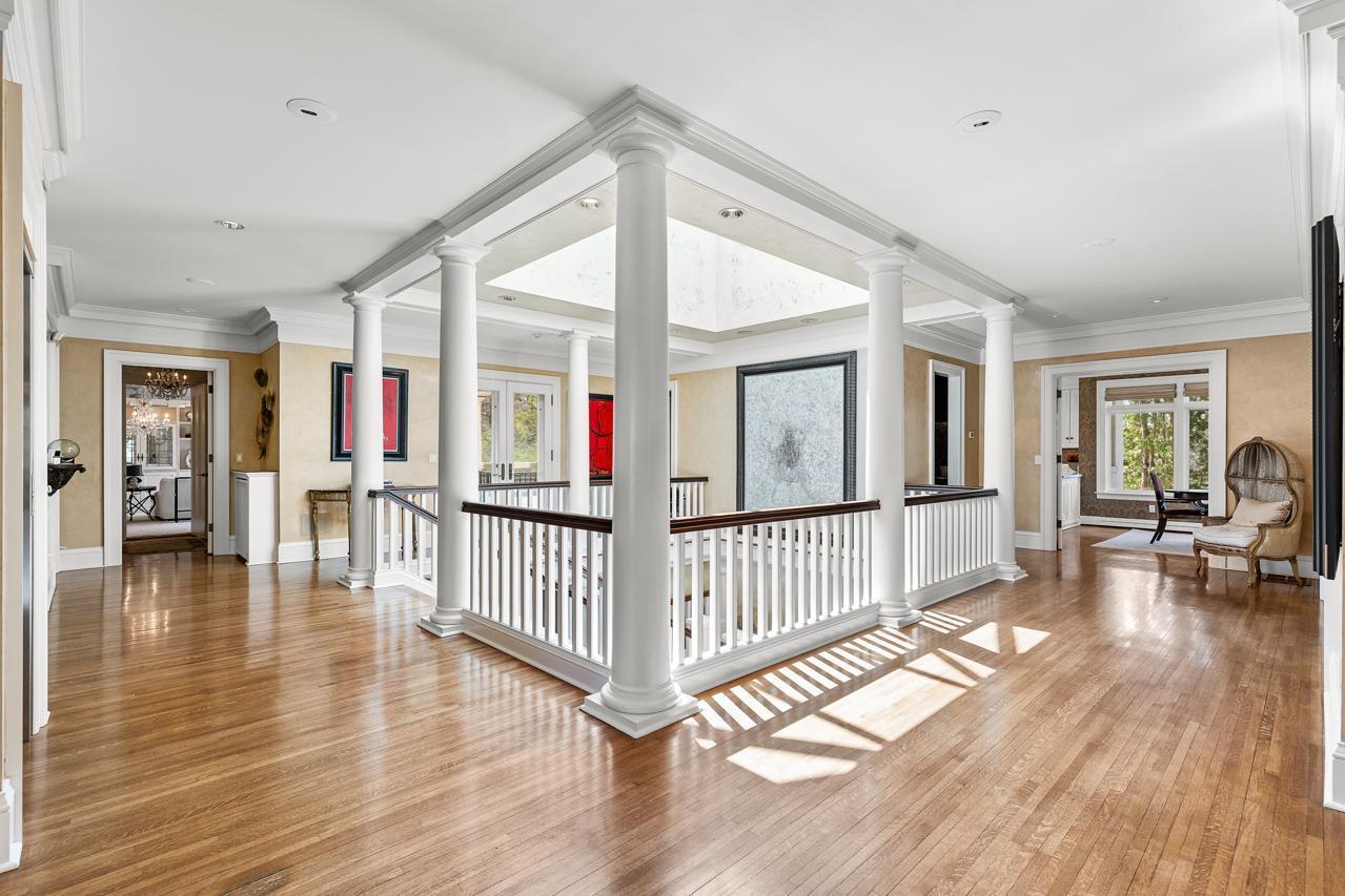 Minneapolis, Minnesota, 55405, United States, 4 Bedrooms Bedrooms, ,4 BathroomsBathrooms,Residential,For Sale,1821266