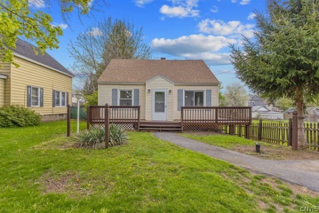 Edwards Ave, Syracuse, NY 13206