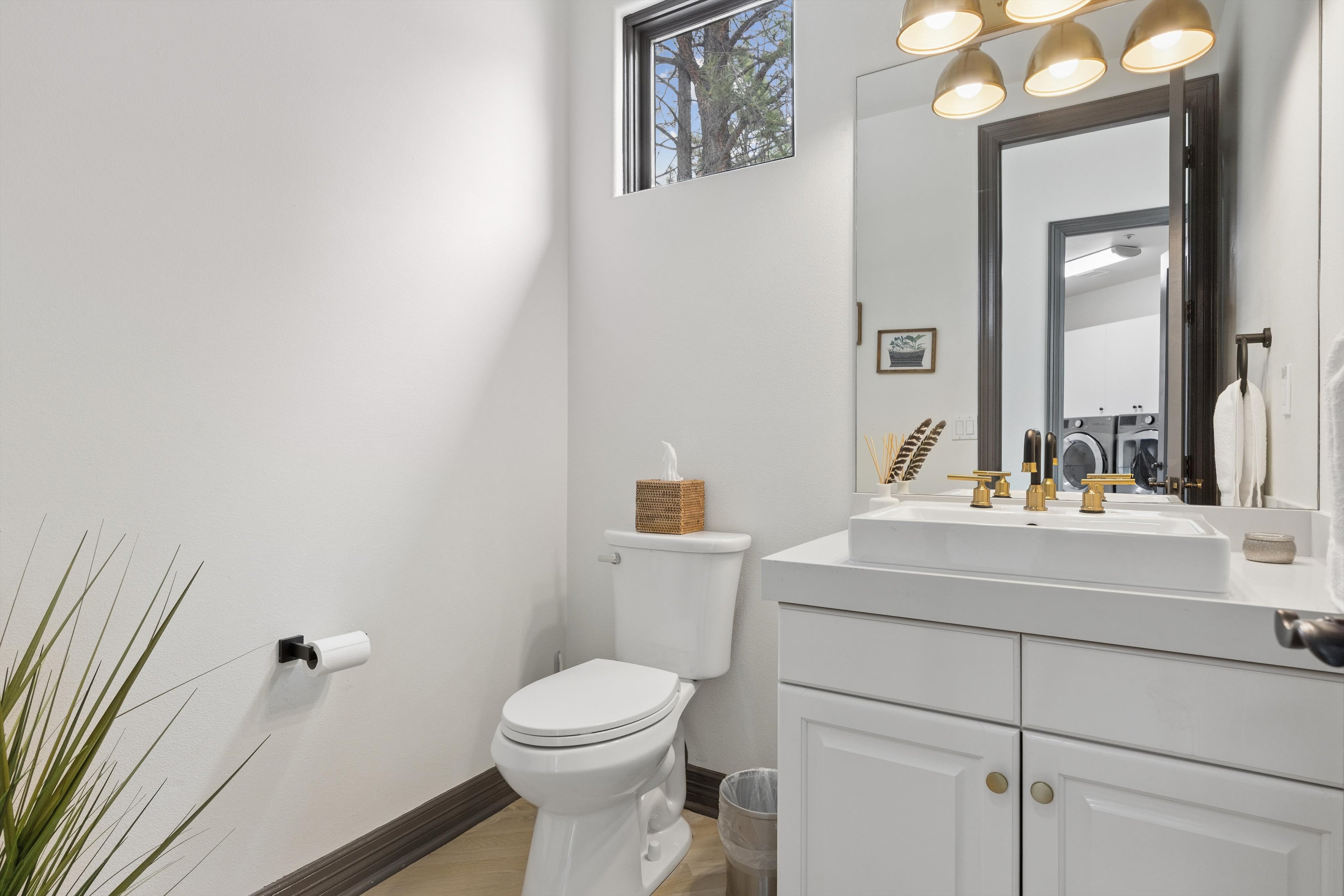  Remodeled 4 Bed 6 Bath Residence Offering Mountain, Sunset Views & Privacy - 物件實景
