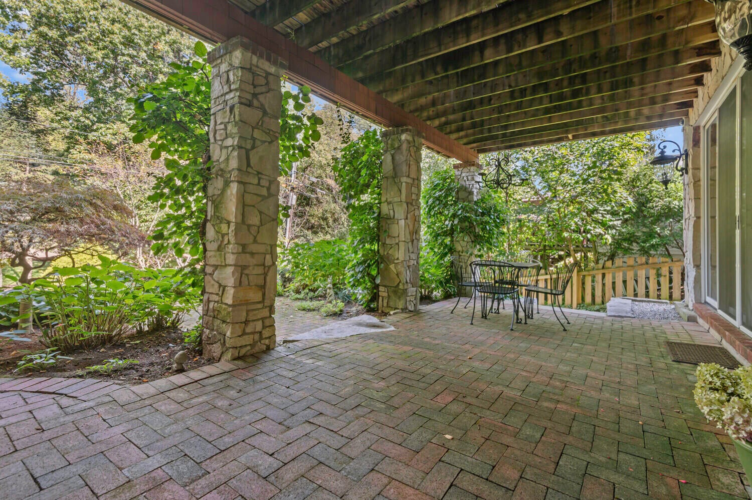 Northville, Michigan, 48167, United States, 4 Bedrooms Bedrooms, ,7 BathroomsBathrooms,Residential,For Sale,1991928