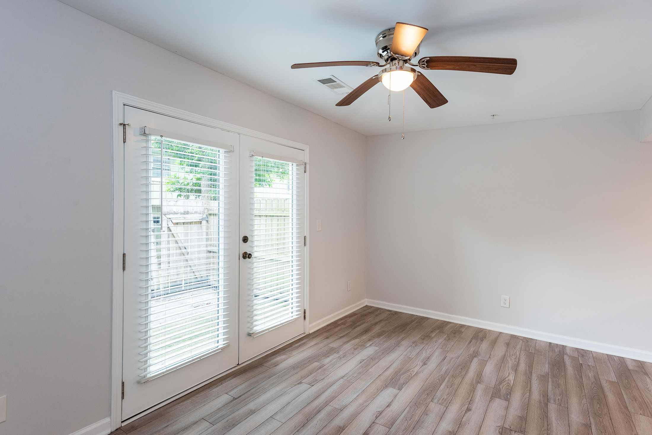  Fully Renovated Townhome with No HOA - 物件實景