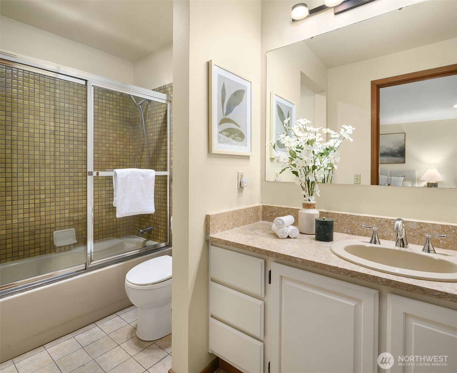 Seattle, Washington, 98109, United States, 2 Bedrooms Bedrooms, ,1 BathroomBathrooms,Residential,For Sale,1903752