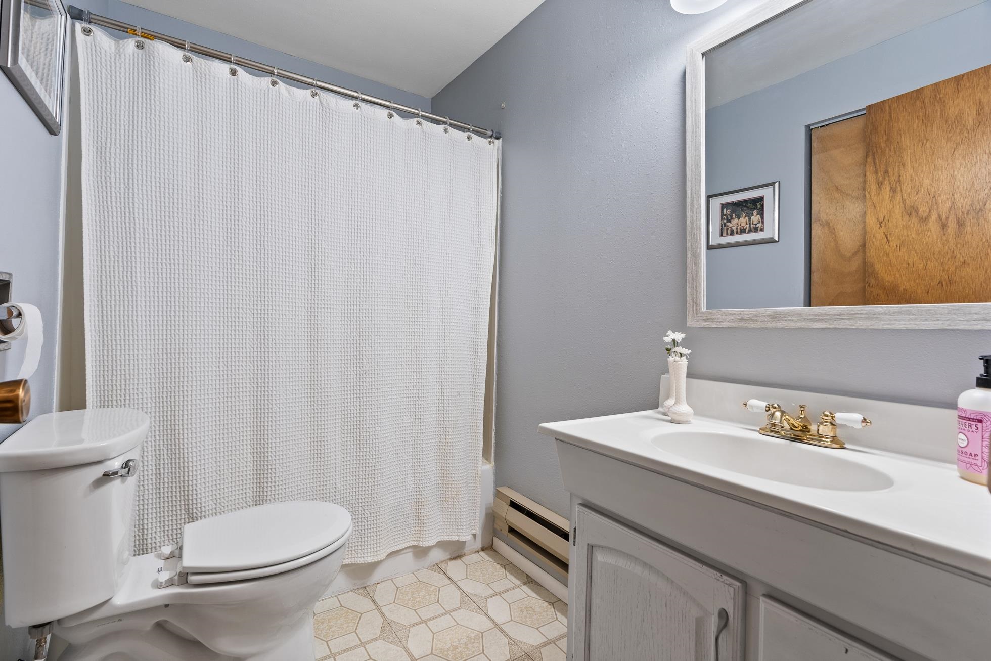 Newman Lake, Washington, 99025, United States, 3 Bedrooms Bedrooms, ,1 BathroomBathrooms,Residential,For Sale,1979183