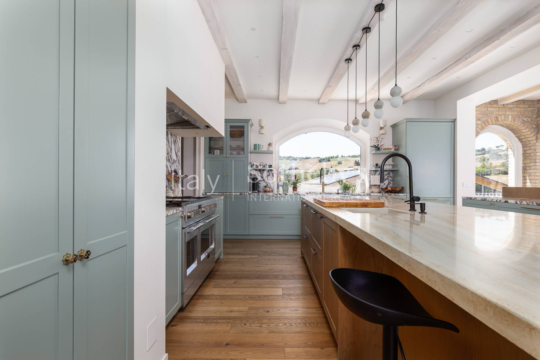  Elegant Contemporary Residence with Vineyard Near the Sea - 物件實景