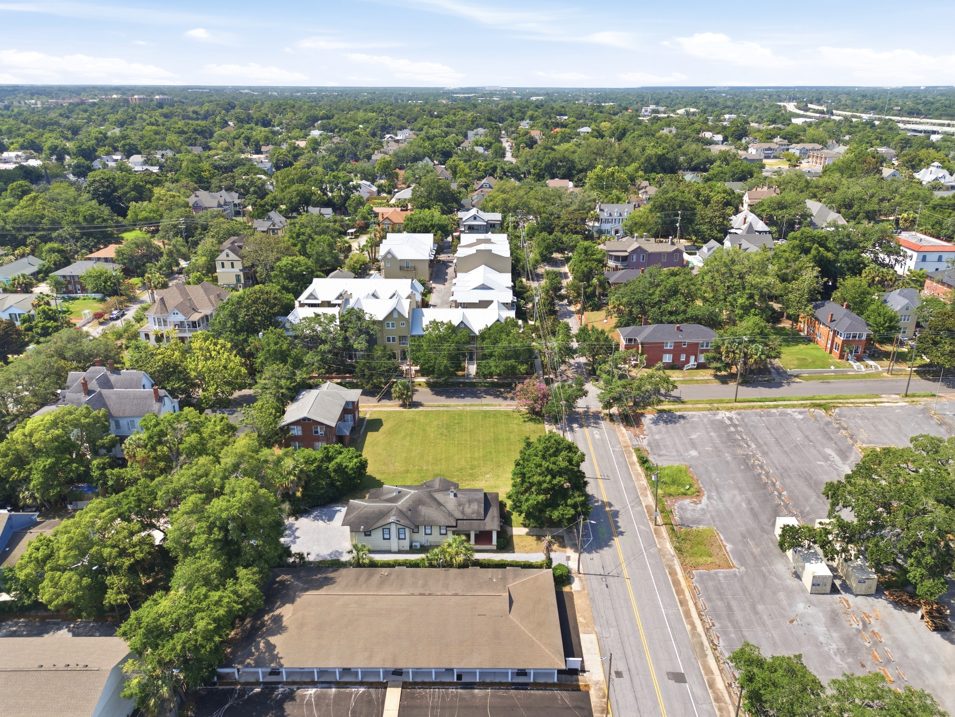  Rare Corner Parcel with Three-Lot Potential in Downton Pensacola - 物件實景